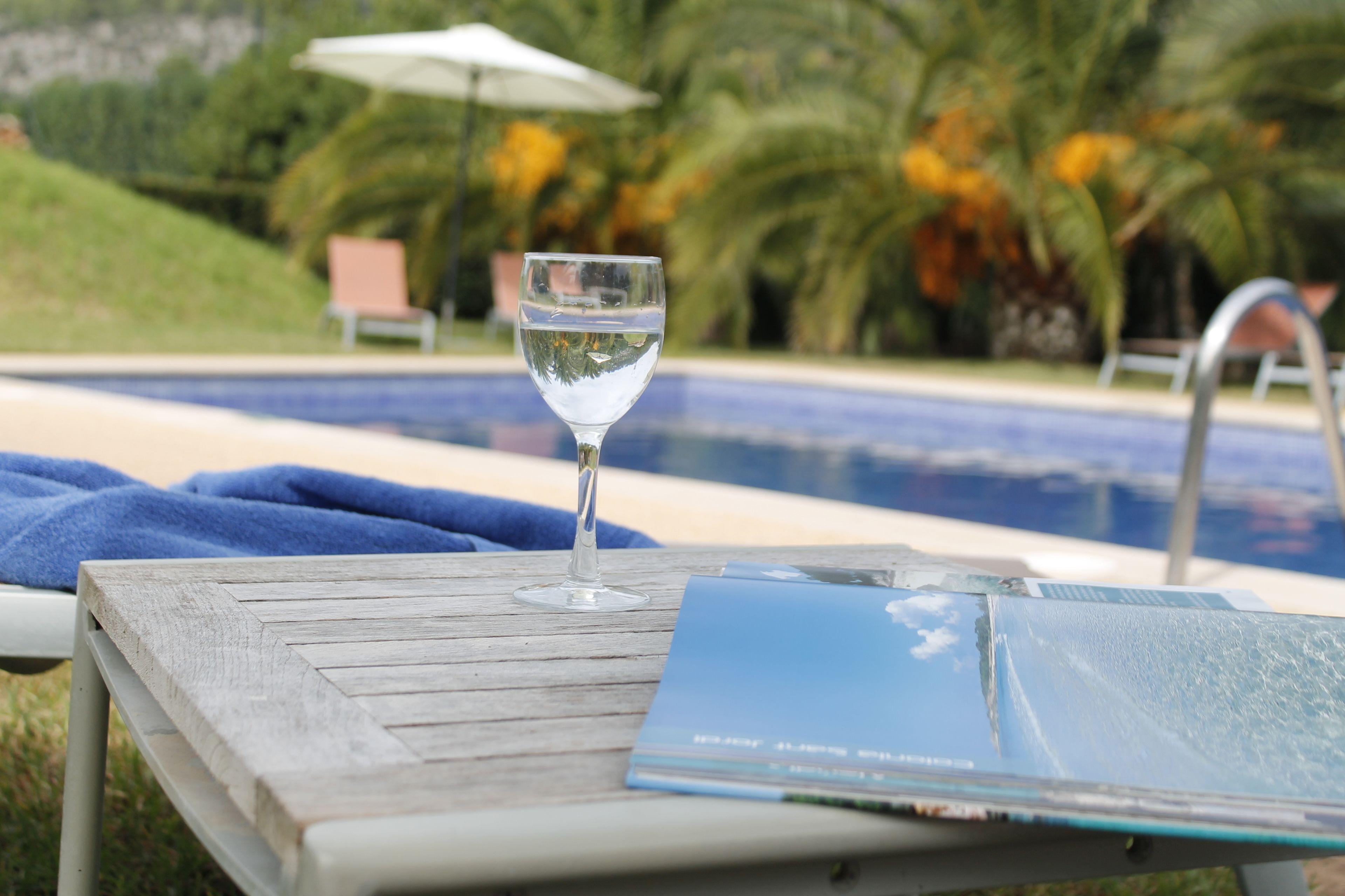 Hoteles Familiares cerca del Poble Espanyol: 4 Opciones Comparadas