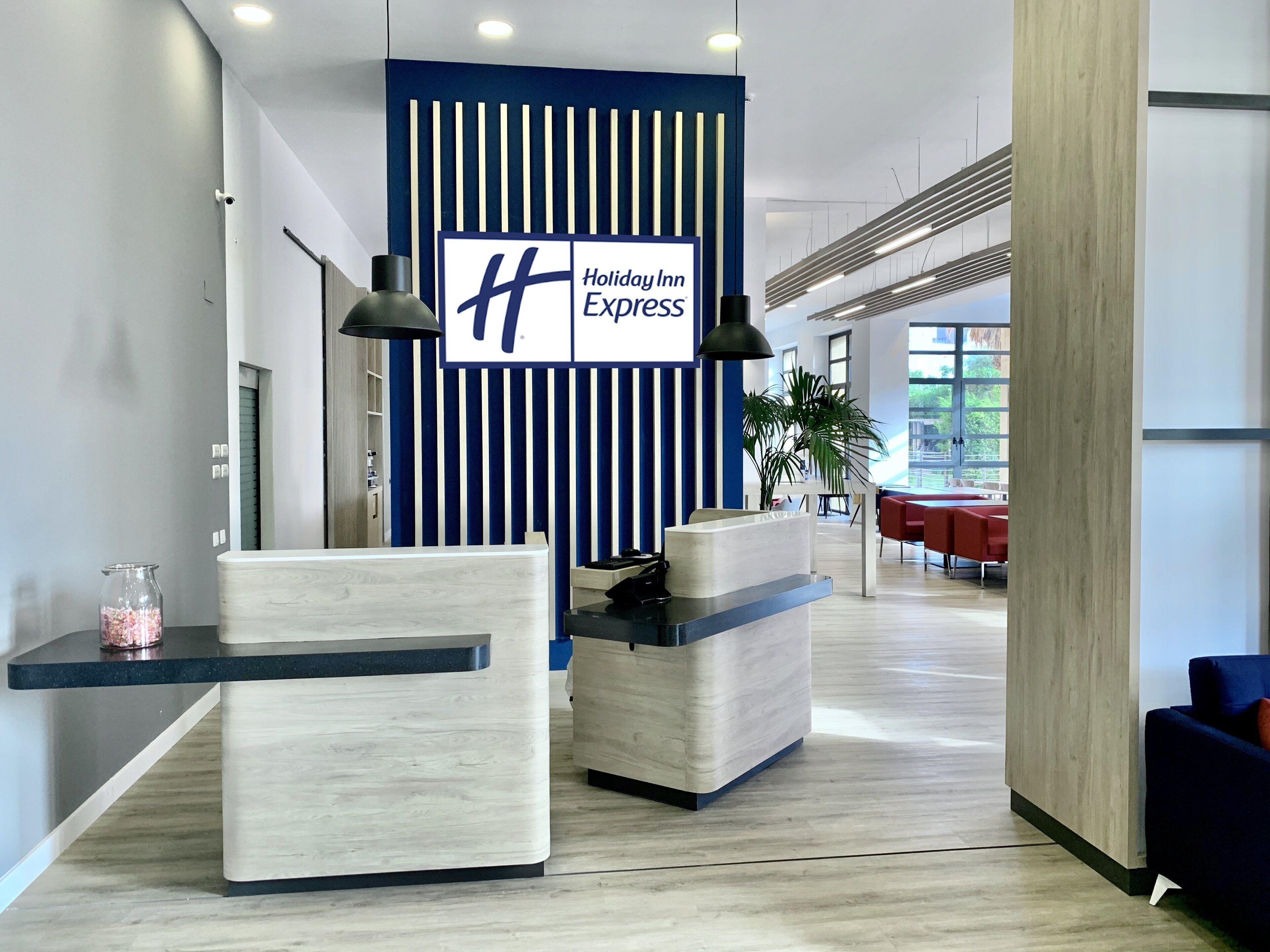 11 Hoteles con Piscina y Servicios Resort cerca del Palacio de Malferit