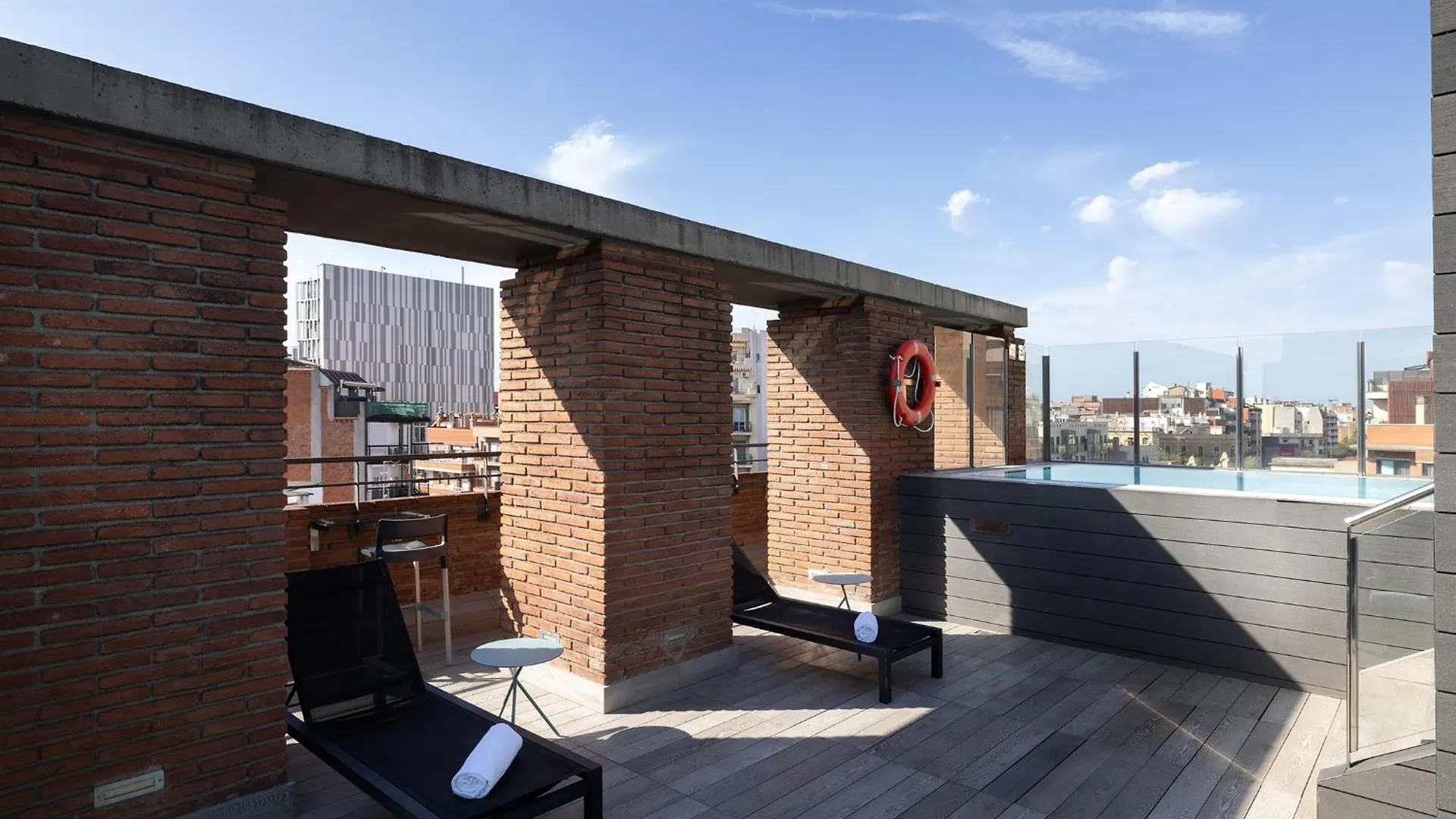 5 Hoteles Catalonia cerca del Arco de Triunfo que Vale la Pena Reservar