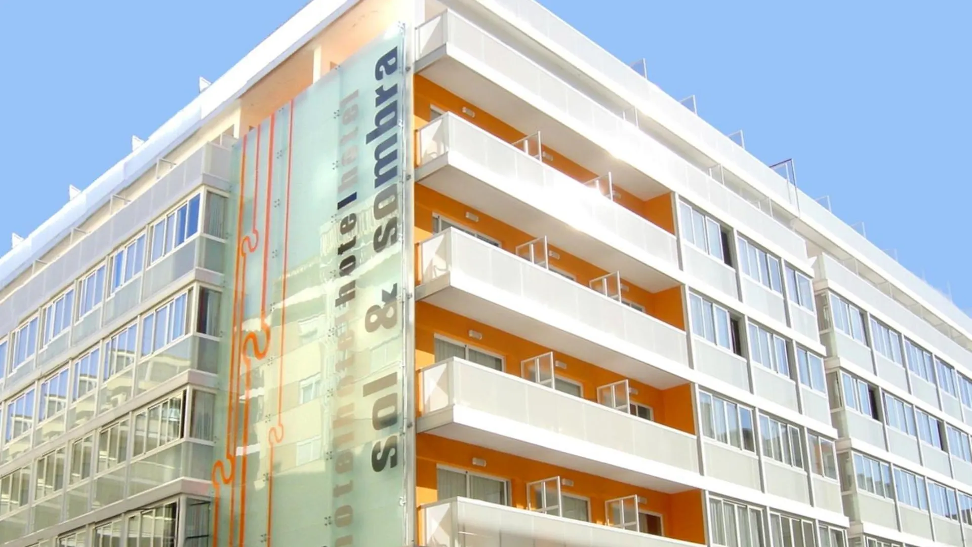 15 Hoteles Céntricos Cerca del Parque de l'Aigüera en Benidorm