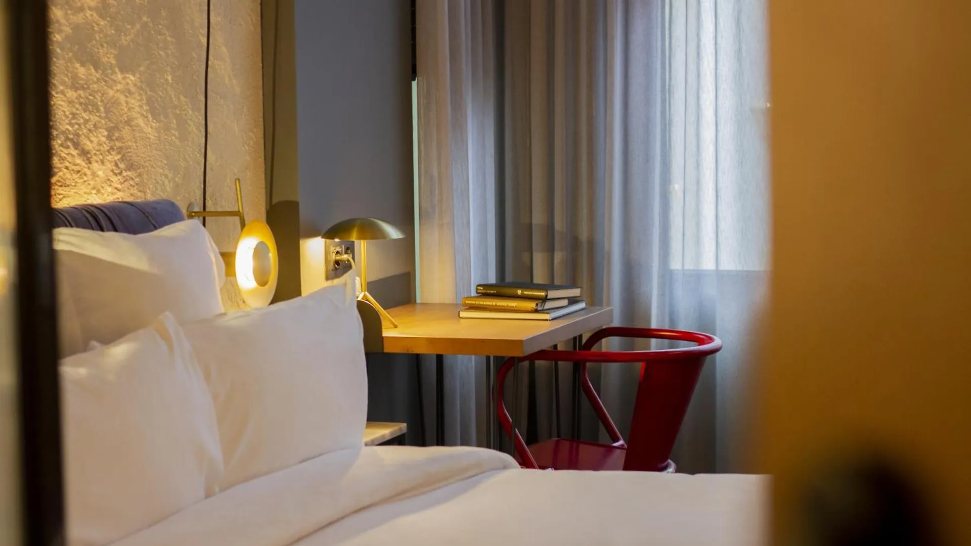 11 Hoteles Céntricos Cerca del Peine del Viento en San Sebastián