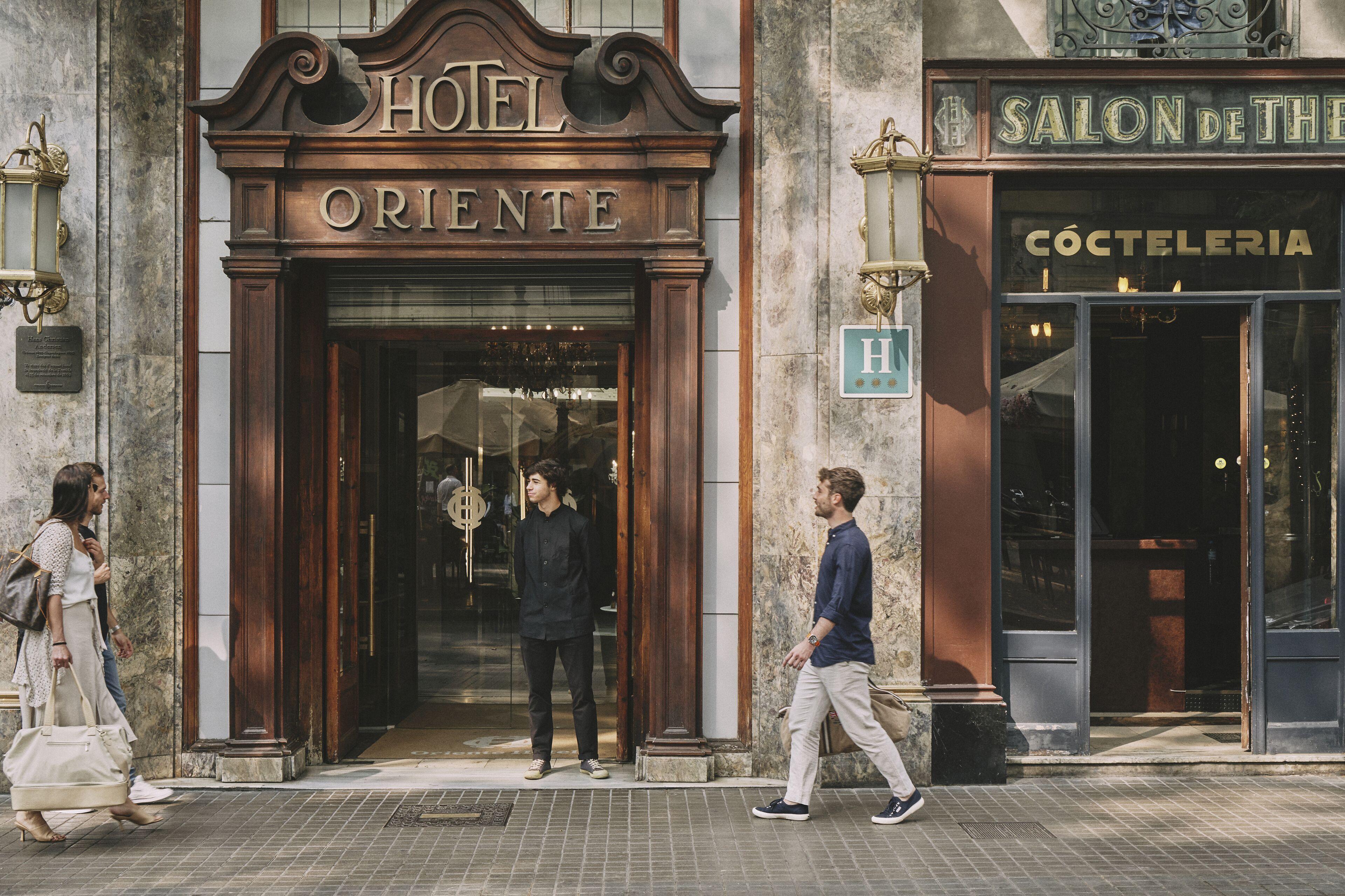 Alojarse en El Raval: 9 Hoteles de Negocios Comparados
